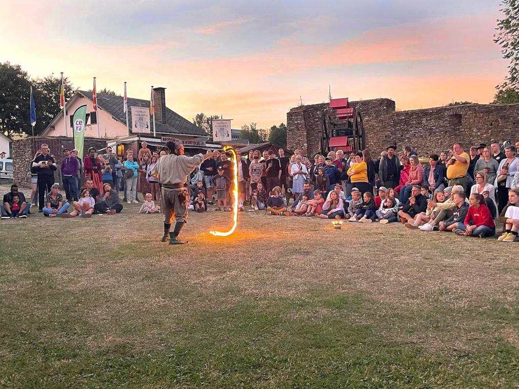 <p>Drittes Mittelalterfest in Burg-Reuland: Die faszinierenden Feuershow wird auch in diesem Jahr zu den Programmhöhepunkten des bunten Spektakels in der Burgruine zählen.</p>