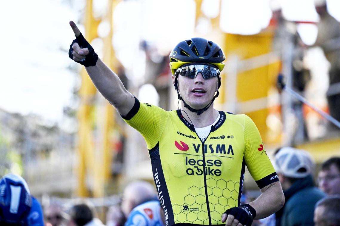 <p>So wird’s gemacht! Der Niederländer Olav Kooij gewinnt im Massensprint die fünfte Etappe von Paris-Nizza.</p>