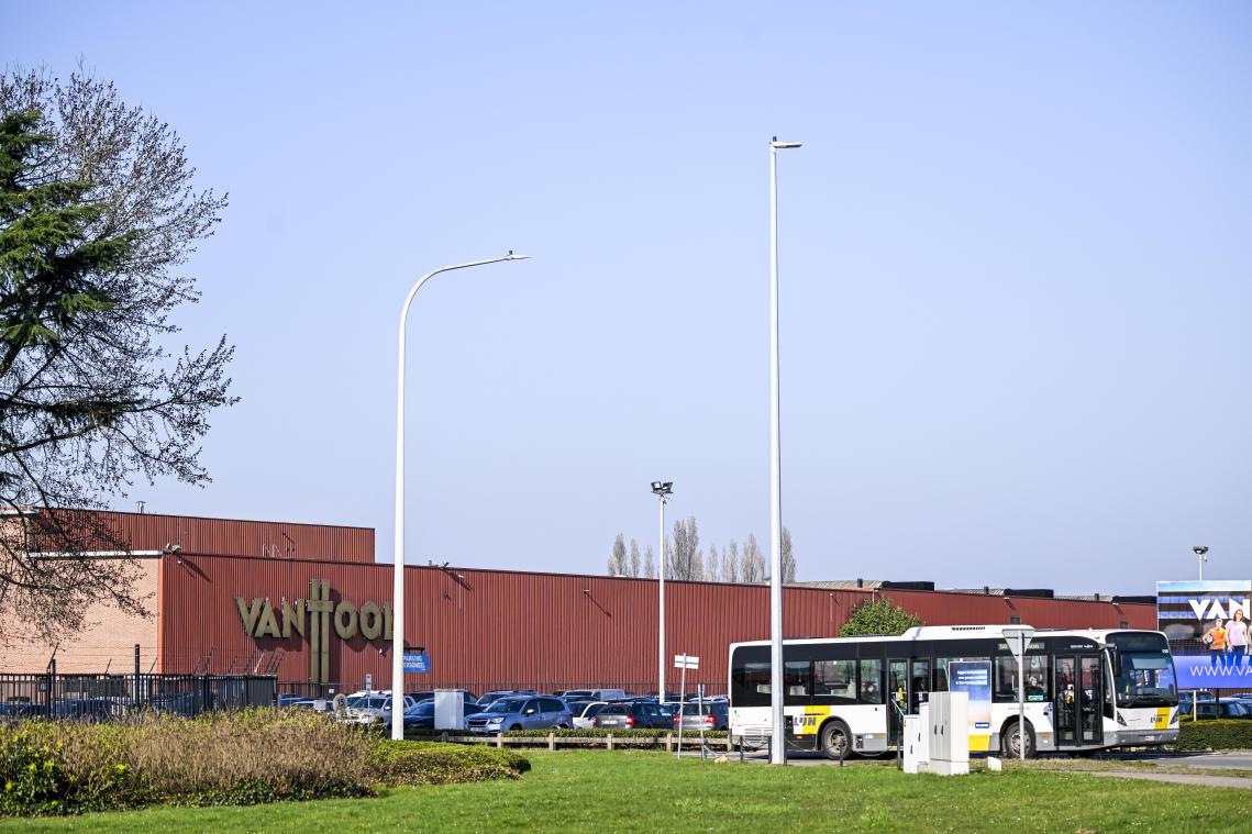 <p>In eine ungewisse Zukunft blickt der belgische Autobusbauer Van Hool. Hunderte Arbeitsplätze sind in Flandern bedroht.</p>