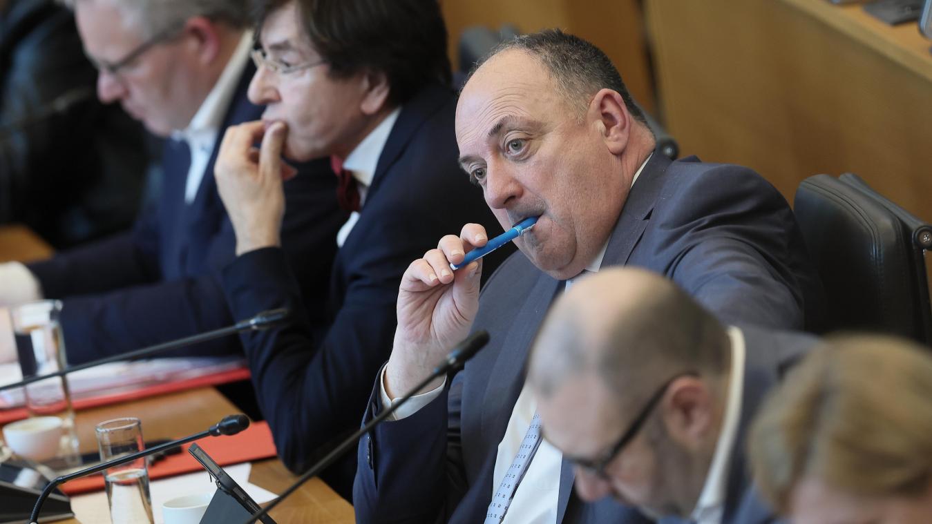 <p>Willy Borsus während einer Plenarsitzung im Wallonischen Parlament</p>