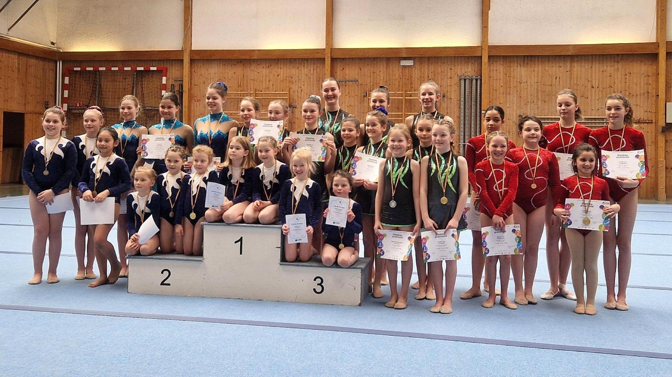 <p>30 Turnerinnen aus den Turnvereinen aus Bütgenbach, Recht und Büllingen traten bei der VDT-Meisterschaft der Rhythmischen Gymnastik an.</p>