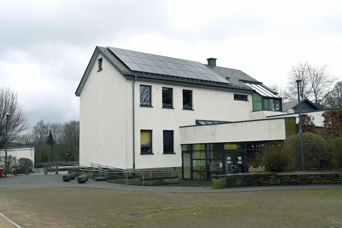 <p>Die Gemeinde Amel stattete im vergangenen Jahr vier Schulen (auf dem Foto die Schule in Schoppen) und das ehemalige Kindergartengebäude in Amel mit Fotovoltaikanlagen aus.</p>