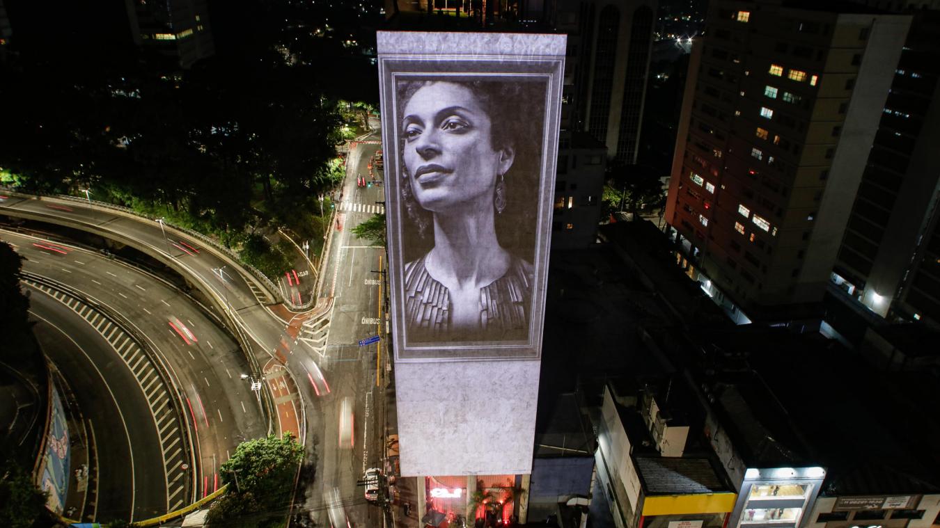 <p>Auf eine Fassade eines Gebäudes in der Avenida Consolacao in Sao Pauloist ein Fotos der Stadträtin Marielle Franco projiziert.</p>