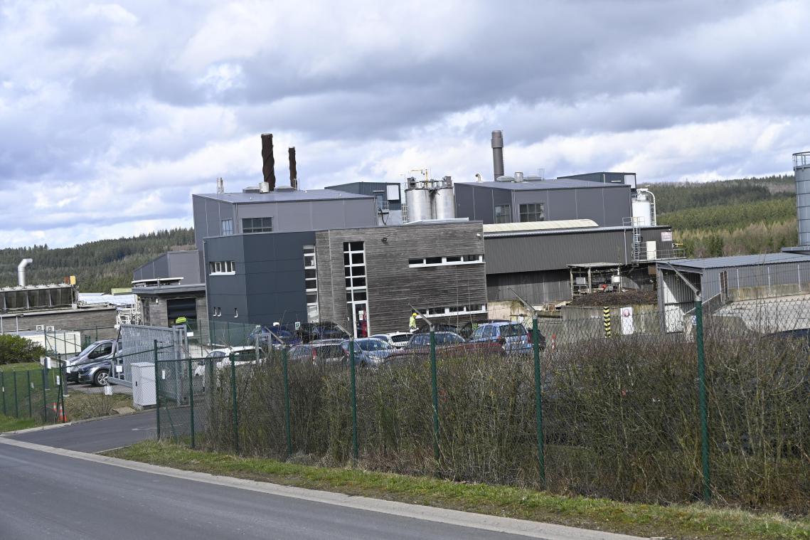 <p>Seit 2006 betreibt 2Valorise (ehemals Renogen) in der Industriezone Kaiserbaracke ein Biomasseheizkraftwerk. Mit der Vorabinformationsversammlung wurde die Prozedur zur Erneuerung der Betriebsgenehmigung in Gang gesetzt.</p>