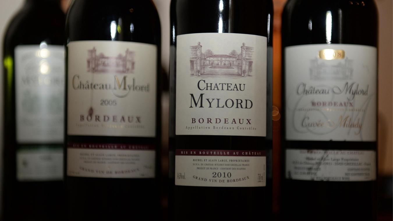 <p>Diese Archivaufnahme von 2013 zeigt Flaschen mit rotem Bordeaux in einem Keller in Grezillac, Frankreich. Der Konsum und Absatz von Wein in Frankreich gehen massiv zurück.</p>