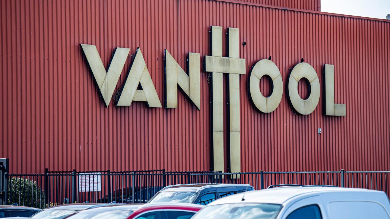 <p>Van Hool nimmt sich weitere Woche Bedenkzeit</p>