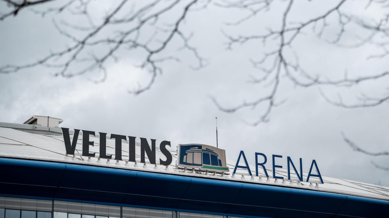 <p>Das Logo der Veltins Arena ist auf dem Dach des Stadions zu sehen.</p>