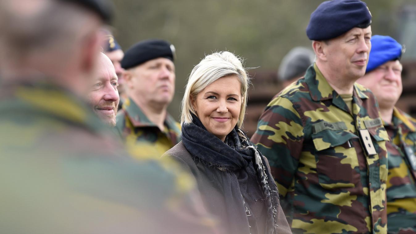 <p>Verteididungsministerin Dedonder betont die Wichtigkeit einer guten physischen Verfassung der belgischen Soldaten.</p>