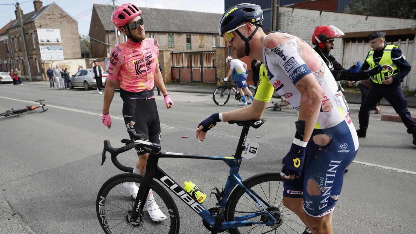 <p>Laurenz Rex (r.) kam bei Paris-Roubaix zu Fall.</p>