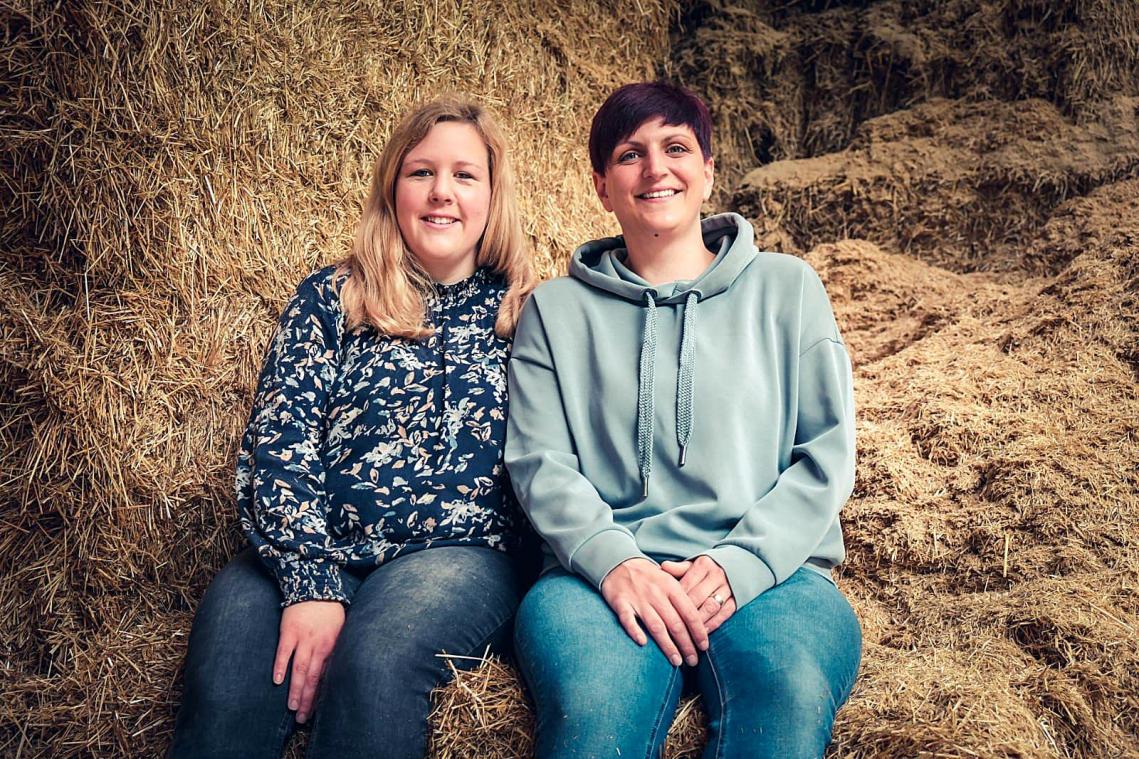 <p>Corinna Goffinet (l.) und Jessica Niessen haben den „Lernort Bauernhof“ ins Leben gerufen.</p>