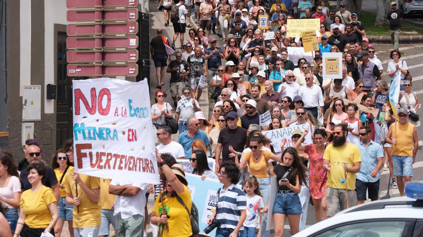 <p>Zehntausende Menschen haben am Samstag unter dem Motto «Die Kanaren haben eine Grenze» gegen den Massentourismus demonstriert.</p>