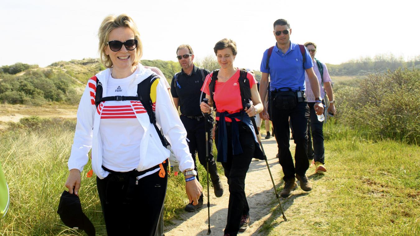 <p>Auch Königin Mathilde nahm an der Wanderung an der belgischen Küste teil.</p>