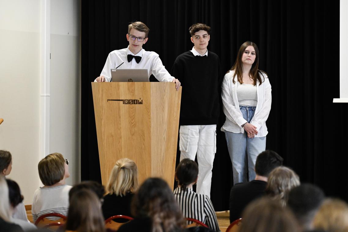 <p>Jede Gruppe stellte in einem kurzen Vortrag ihr Gastland vor.</p>