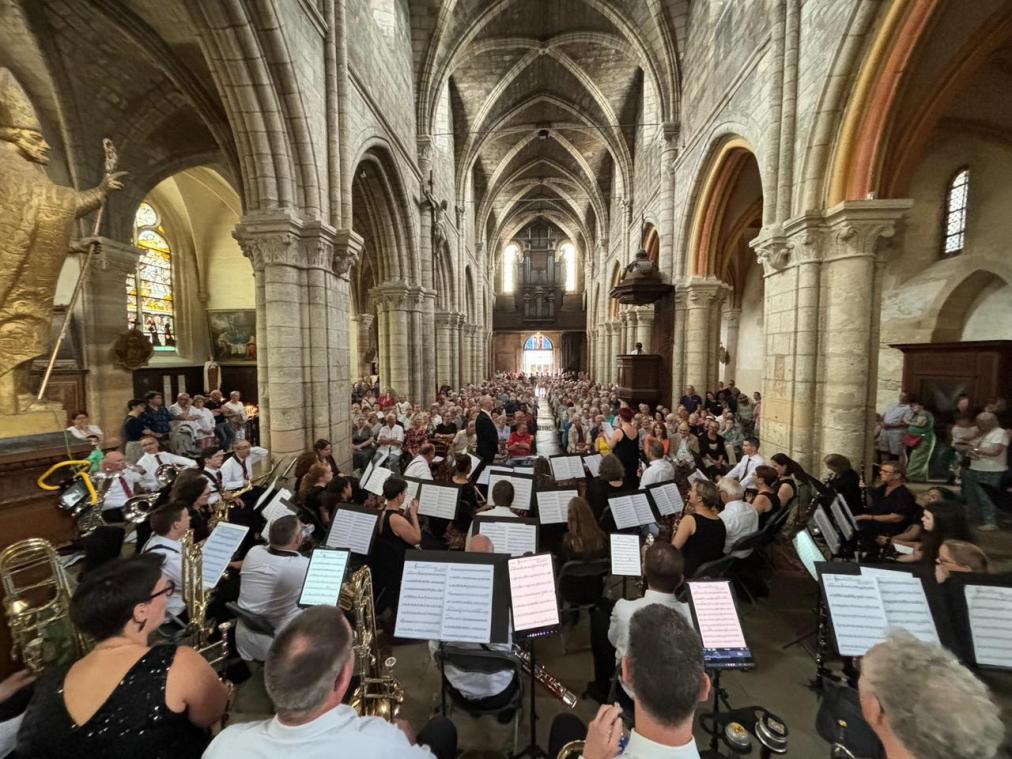 <p>Viel Applaus gab es für die Ostbelgier auch in der Kirche von Châlons en Champagne</p>