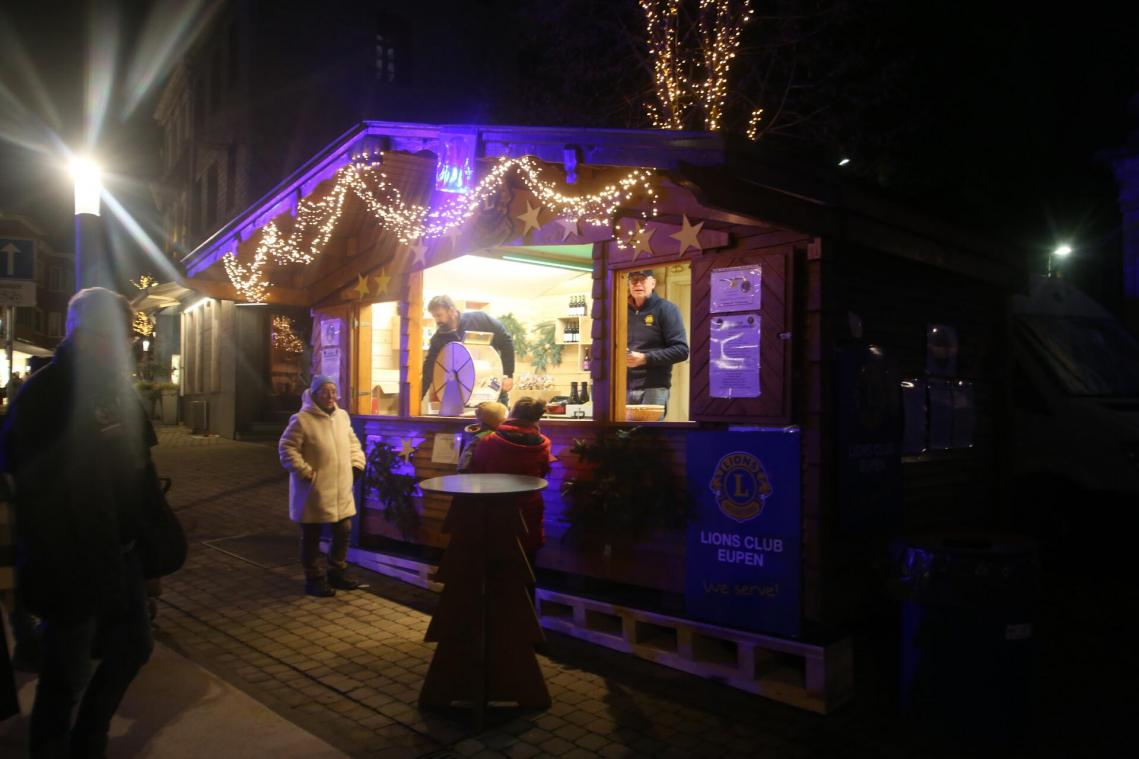 <p>Nicht zuletzt auf dem Weihnachtsmarkt kommen die Holzbuden als Verkaufsstände zum Einsatz.</p>