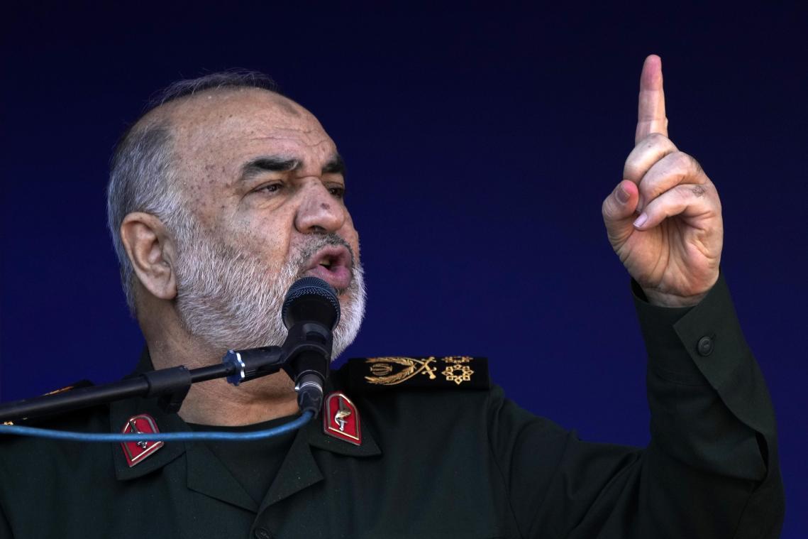 <p>Hussein Salami, Kommandeur der iranischen Revolutionswächter (IRGC), spricht bei der Trauerfeier für die Opfer der Anschläge am vierten Todestag des mächtigen iranischen Generals Ghassem Soleimani in der Stadt Kerman.</p>