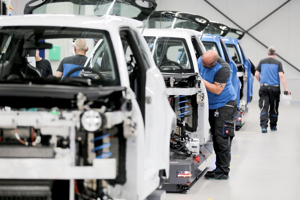<p>Ein Mitarbeiter des Elektroauto-Herstellers e.Go arbeitet in der Werkshalle an der Fahrzeugproduktion. Der Traum des Aachener Elektroauto-Bauer e.Go ist mittlerweile ausgeträumt. Kein Investor wollte mehr Geld in das Unternehmen stecken.</p>