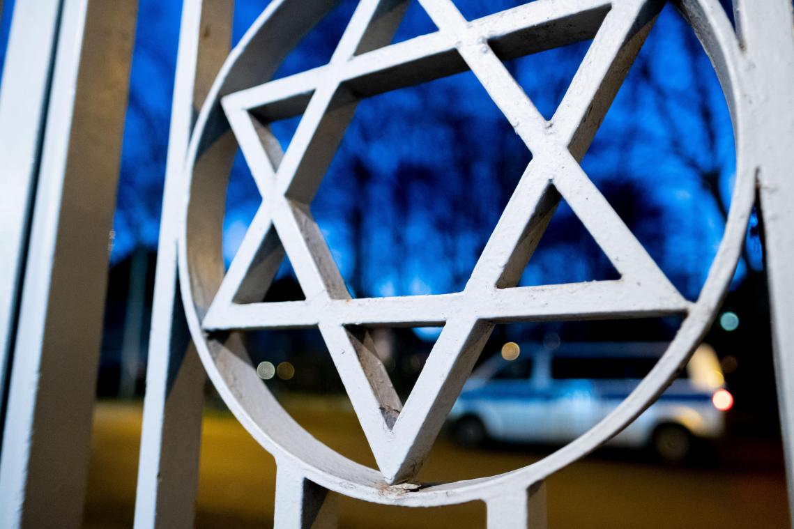 <p>„Europa erlebt eine Welle des Antisemitismus, die teilweise durch den Konflikt im Nahen Osten angeheizt wird“, sagte FRA-Direktorin Sirpa Rautio.</p>