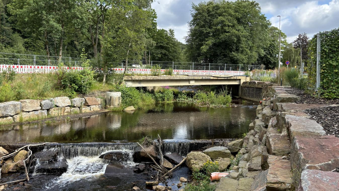 <p>Die Brücke im Ortsteil Hütte wird erneuert.</p>