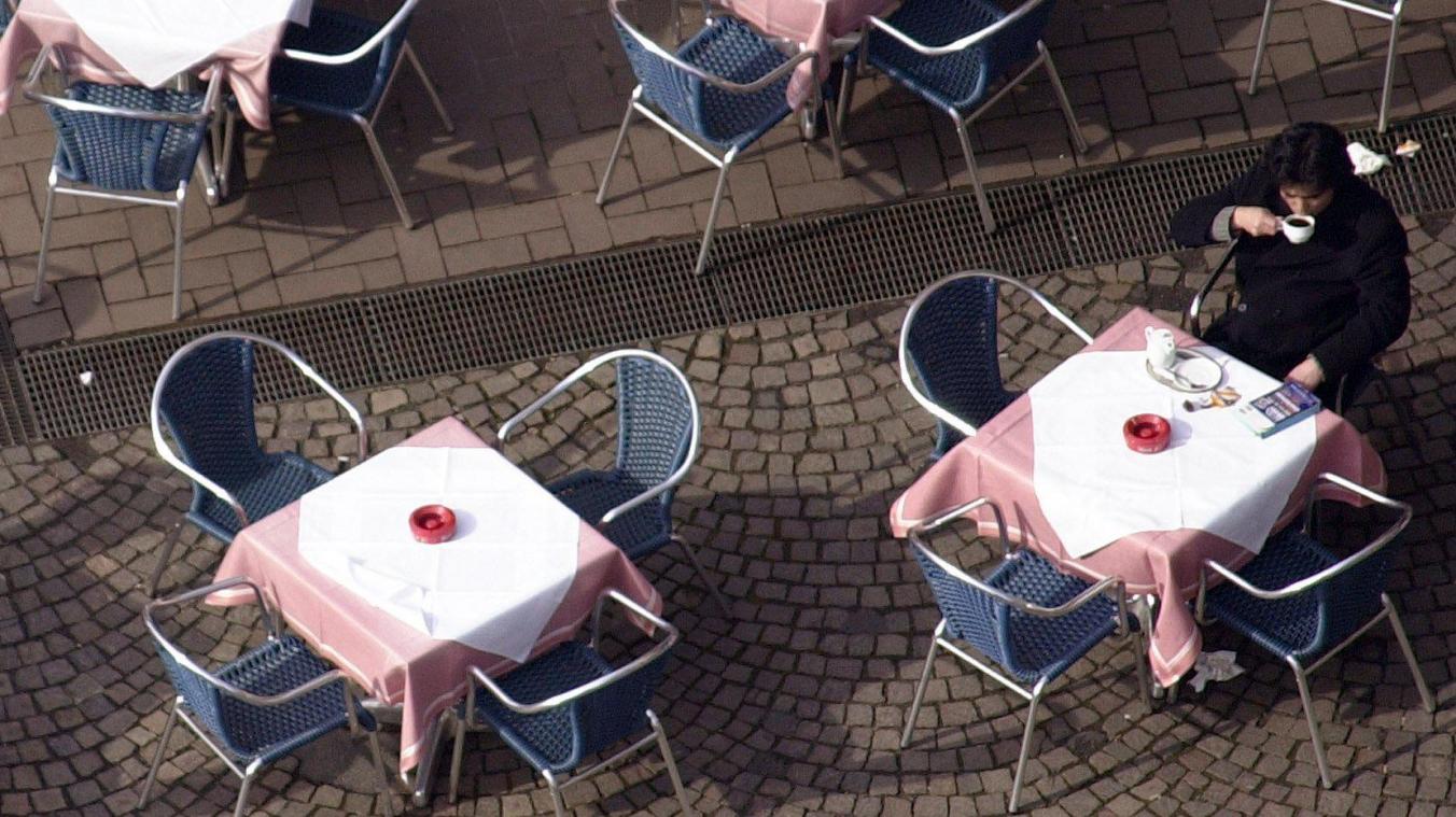 <p>Viele Belgier gehen auch ohne Begleitung ins Restaurant .</p>