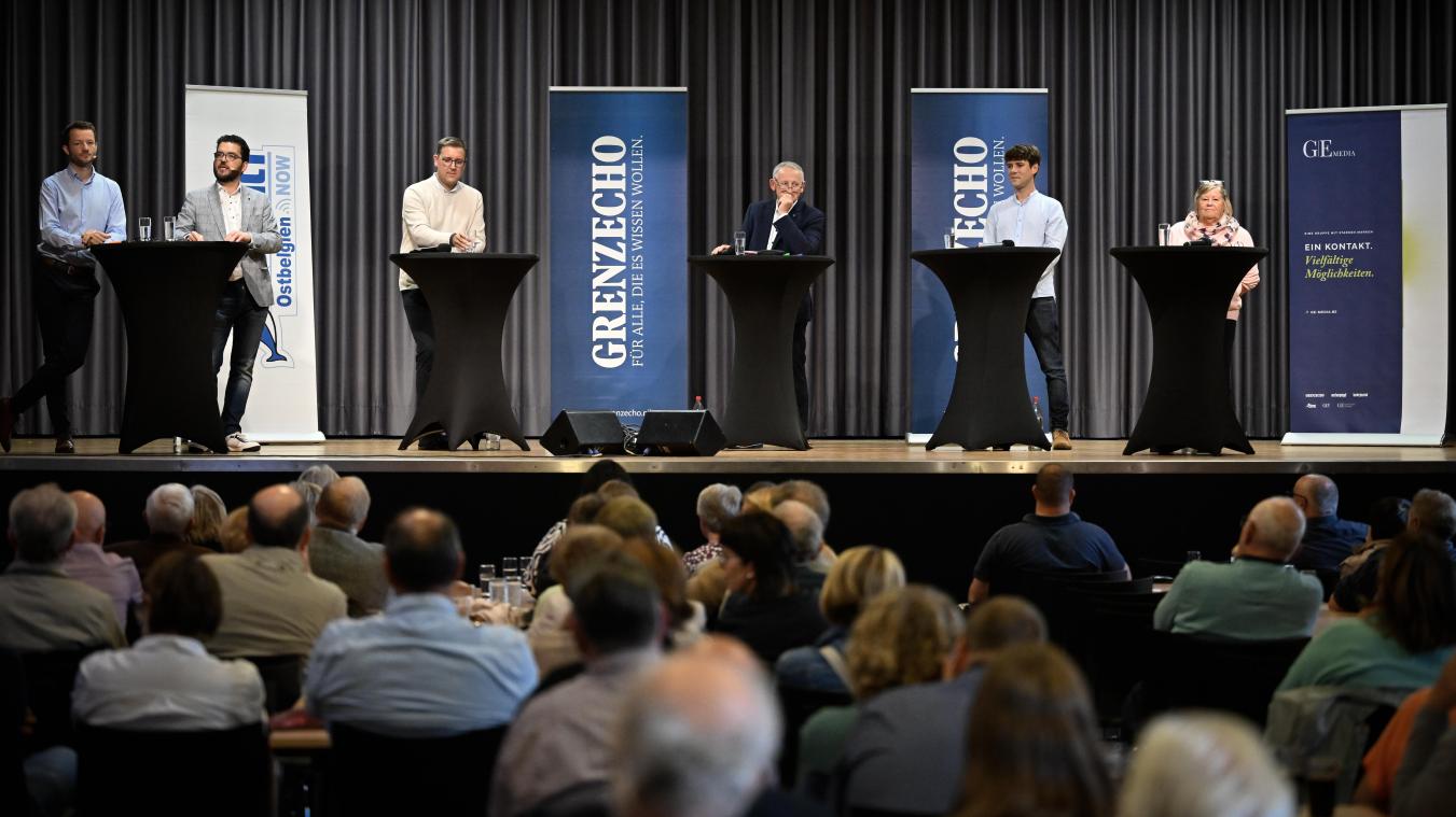 <p>Die vier Lontzener Spitzenkandidaten Patrick Thevissen, Roger Franssen, Yannick Heuschen und Sonja Cloot stellten sich am Montagabend im Haus Harna den Fragen der beiden GrenzEcho-Redakteure Carsten Lübke und Christian Schmitz.</p>