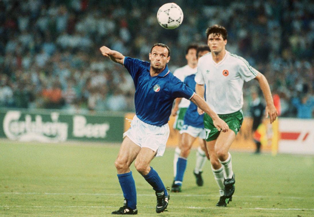 <p>Toto Schillaci (links)beim erfolgreichen WM-Viertelfinalspiel 1990 gegen Irland im eigenen Land</p>