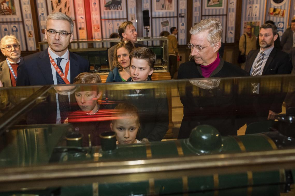 <p>Dieses Bild von König Philippe und seinen Kindern ist im Frühjahr 2017 entstanden, bei der Museumsnacht in Brüssel im Eisenbahnmuseum „Train World“.</p>