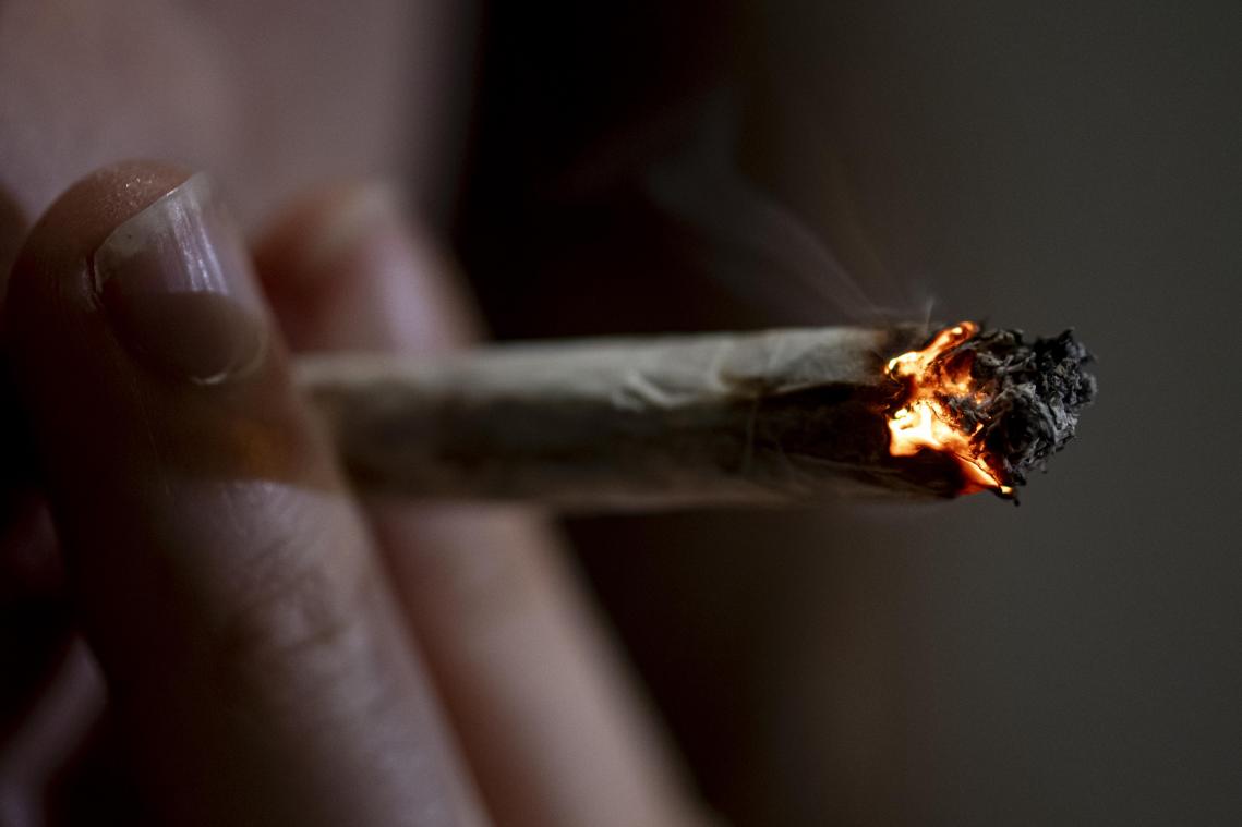 <p>Für einen Angeklagten ging die „Drogenkarriere“ früh los: Bereits mit 13 Jahren rauchte er Cannabis.</p>