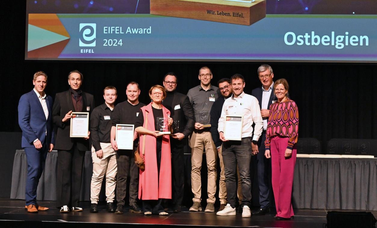 <p>Vertreter von Graphic House, Zikuwi und Ligna Systems nahmen die Eifel Awards entgegen.</p>