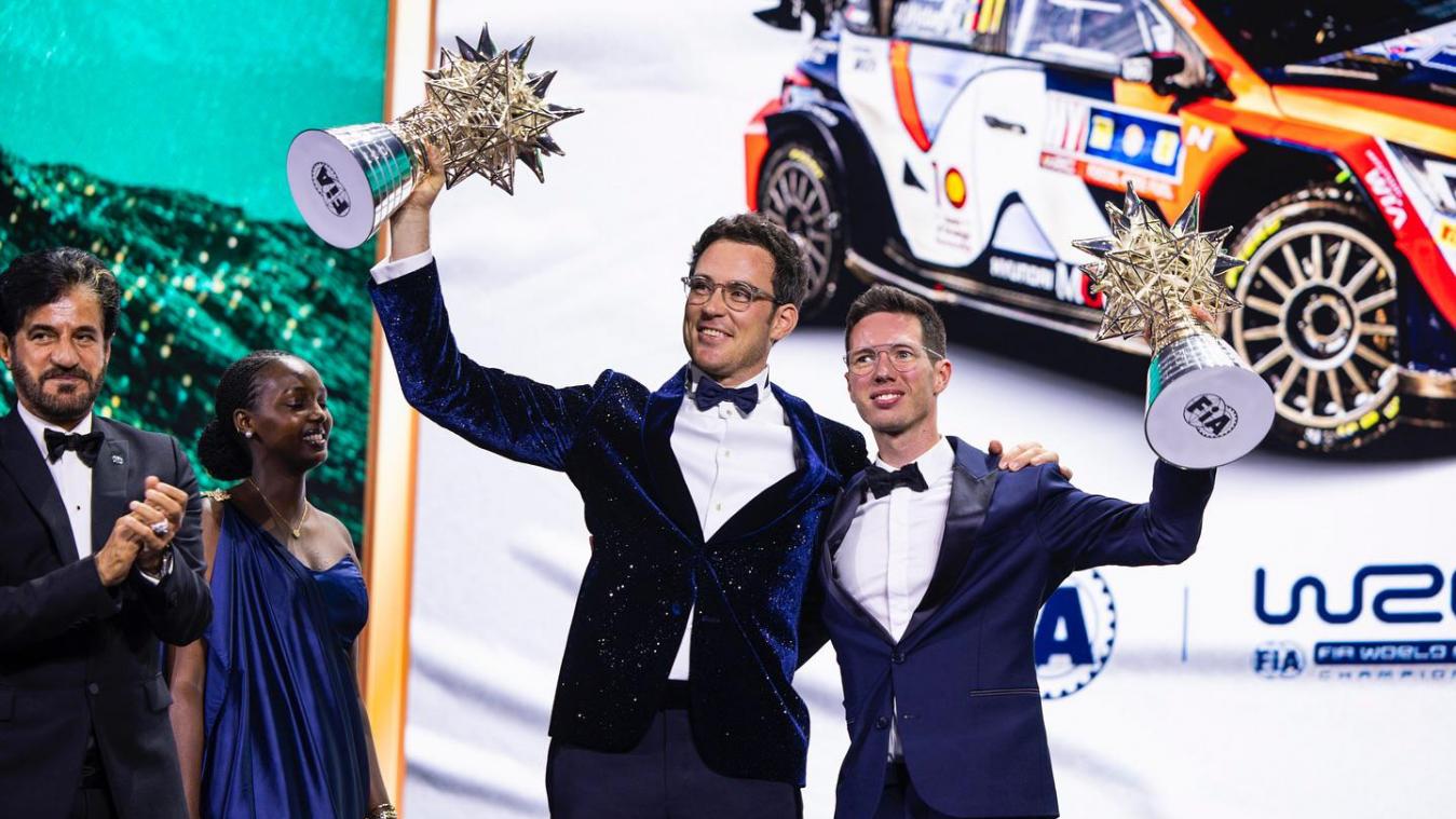 <p>Thierry Neuville und Martijn Wydaeghe ließen sich in Kigali feiern.</p>