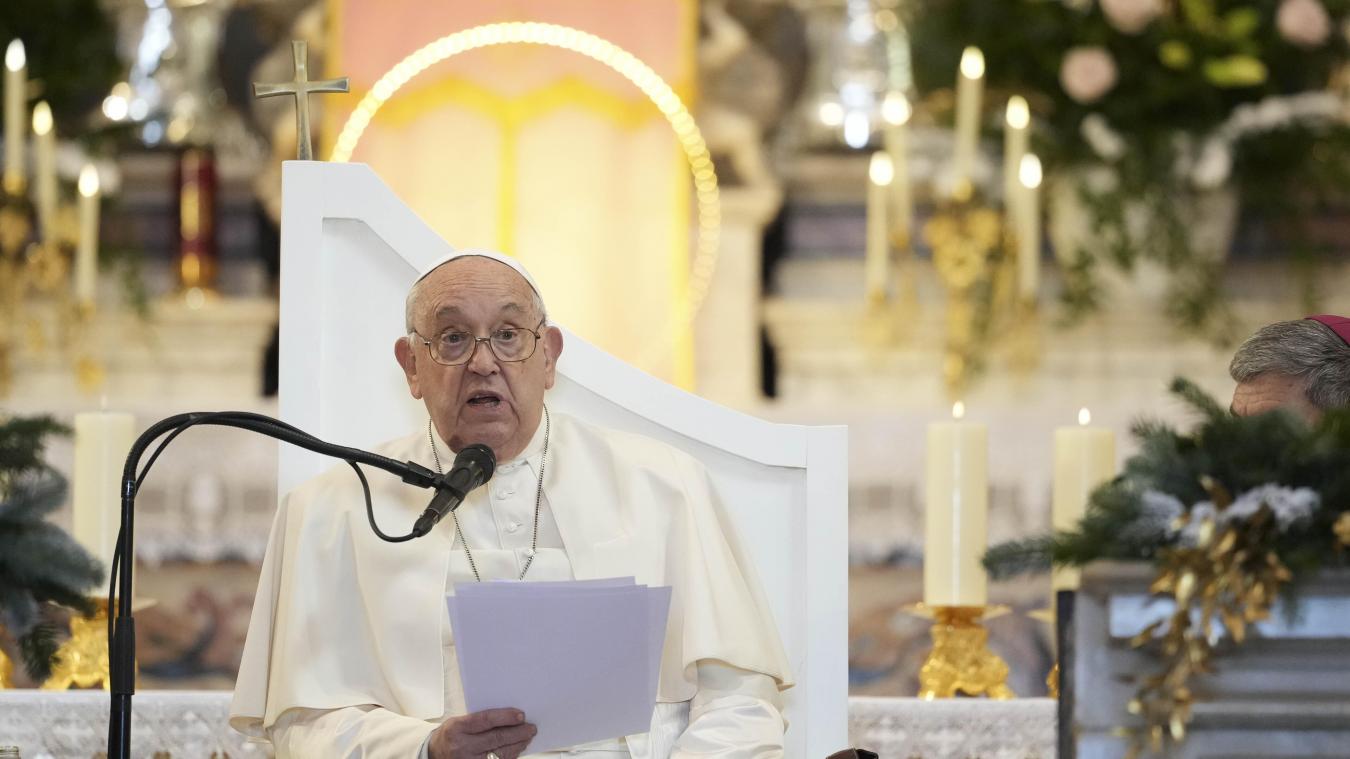 <p>Papst Franziskus spricht in der Kathedrale Notre-Dame-de-l'Assomption auf der Insel Korsika während seines eintägigen Besuches.</p>