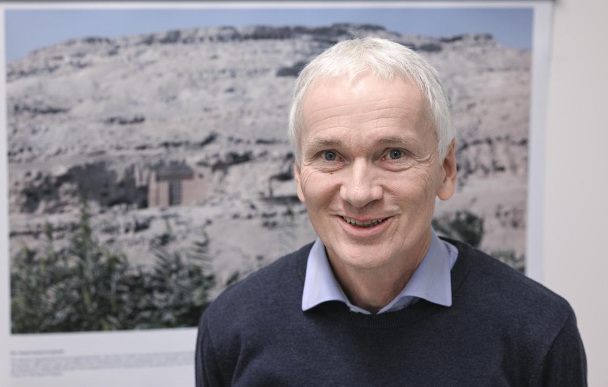 <p>Der Archäologe Jochem Kahl an der Freien Universität Berlin. Ein internationales Forscherteam, das von Jochem Kahl geleitet wird, hat dieses Jahr in der Stadt Assiut in Ägypten das Grab einer altägyptischen Priesterin entdeckt.</p>