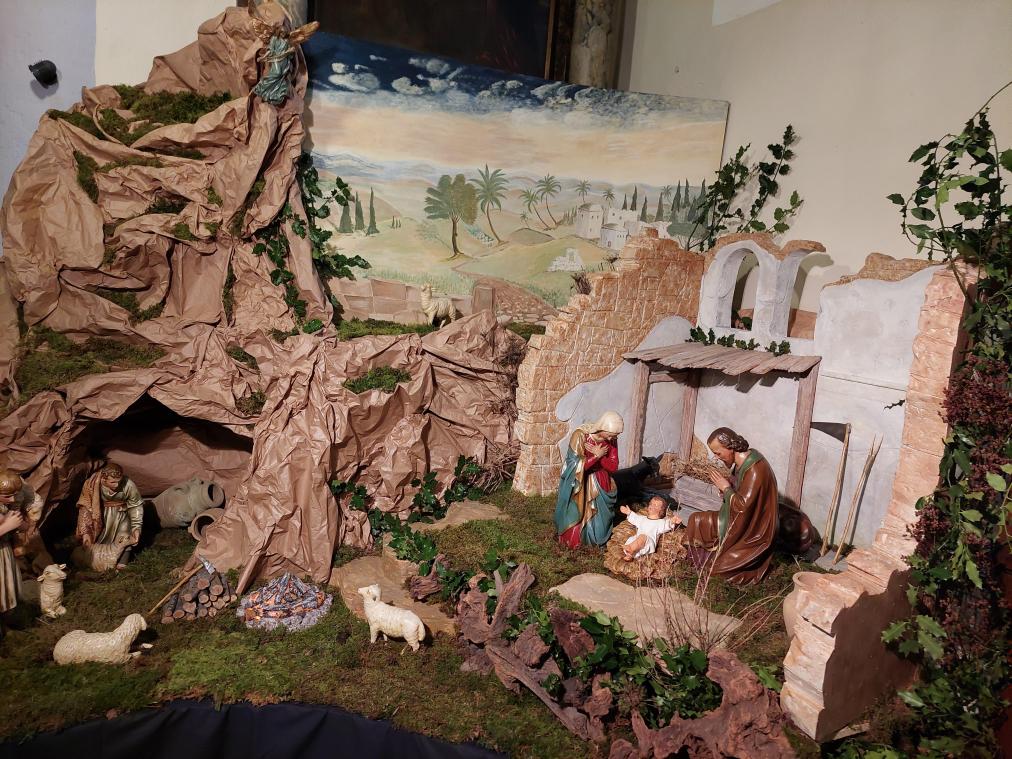 <p>Das Team der Krippenbauer hat die Anlage in der Pfarrkirche St. Katharina komplett neu gestaltet. Besucher können in einem Heft ihre Eindrücke und Wünsche hinterlassen.</p>
