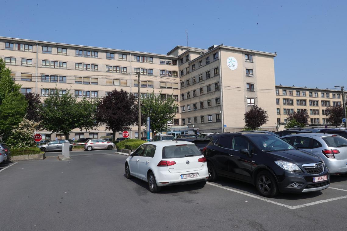 <p>Ein Blick auf das „Grand Hopital de Charleroi“</p>