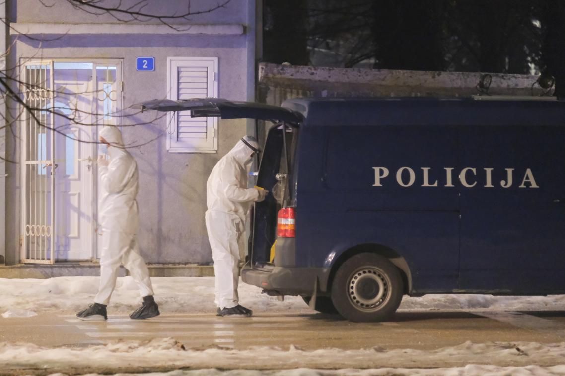 <p>Polizisten sind am Tatort im Einsatz. Ein 45-jähriger Mann hat in der montenegrinischen Kleinstadt Cetinje mit einer Schusswaffe mehrere Menschen getötet.</p>