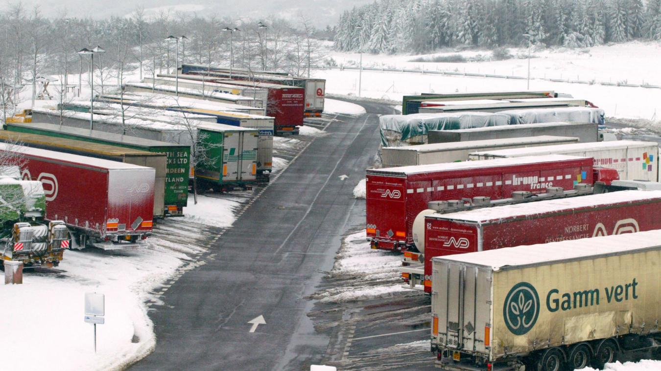 <p>Auf wallonischen Autobahnen sind LKW-Parkplätze immer noch Mangelware.</p>