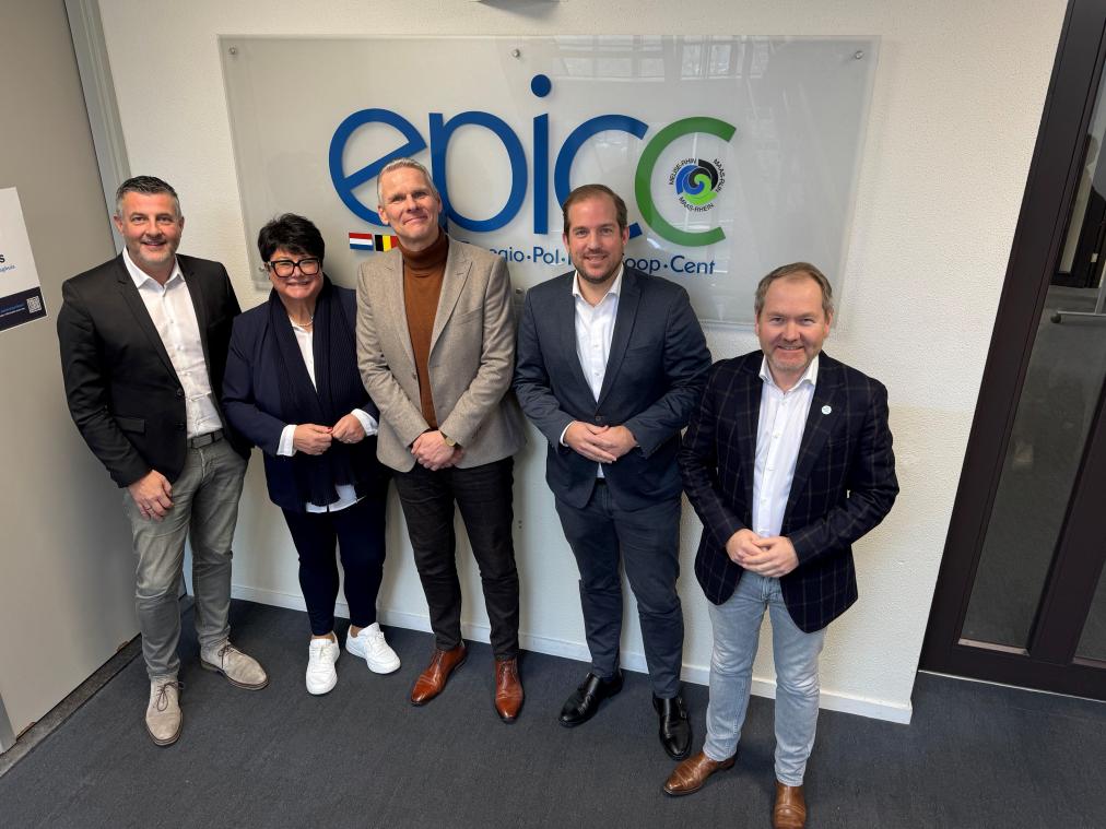 <p>Die EU-Abgeordneten und der Kammer-Abgeordnete machten sich gemeinsam ein Bild von „EPICC“.</p>