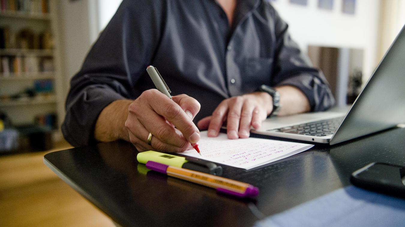 <p>Stress im Homeoffice: Digitale Herausforderungen frustrieren viele ältere Arbeitnehmer.</p>
