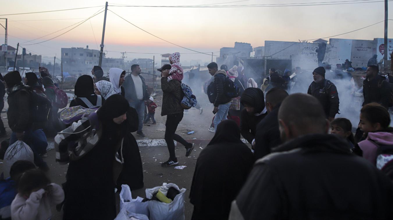 <p>Vertriebene Palästinenser kehren in ihre Häuser im nördlichen Teil des Gazastreifens zurück, mehrere Tage nach Inkrafttreten des Waffenruhe-Abkommens zwischen Israel und der Hamas.</p>