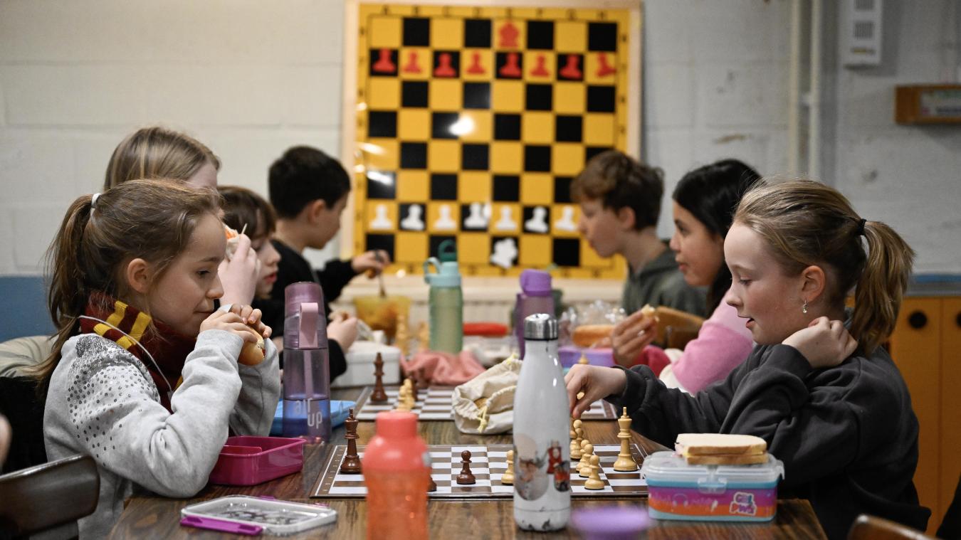 <p>Montags und freitags haben die Schüler der Herbesthaler Gemeindeschule die Gelegenheit, während ihrer Mittagspause Schach zu spielen.</p>