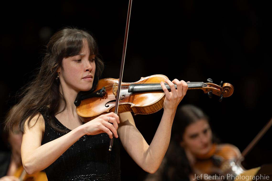 <p>Als Laureatin des Königin-Elisabeth-Wettbewerbs 2019 hat Sylvia Huang sich als vielseitige Künstlerin etabliert. Heute ist sie Konzertmeisterin des Orchestre Symphonique de La Monnaie in Brüssel.</p>