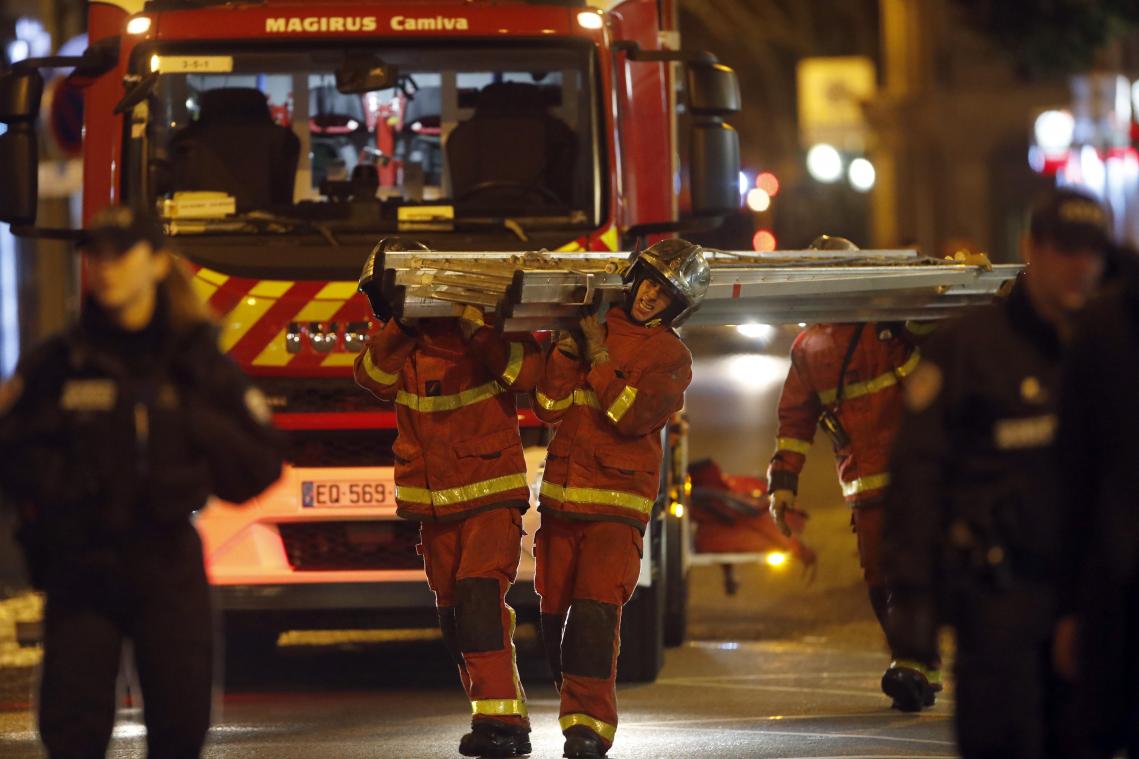 <p>Rund 100 Feuerwehrleute waren bei einem Brand in einem Pflegeheim bei Paris im Einsatz, bei dem drei Menschen ums Leben kamen.</p>