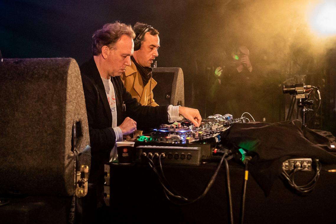 <p>2manydjs in Aktion</p>