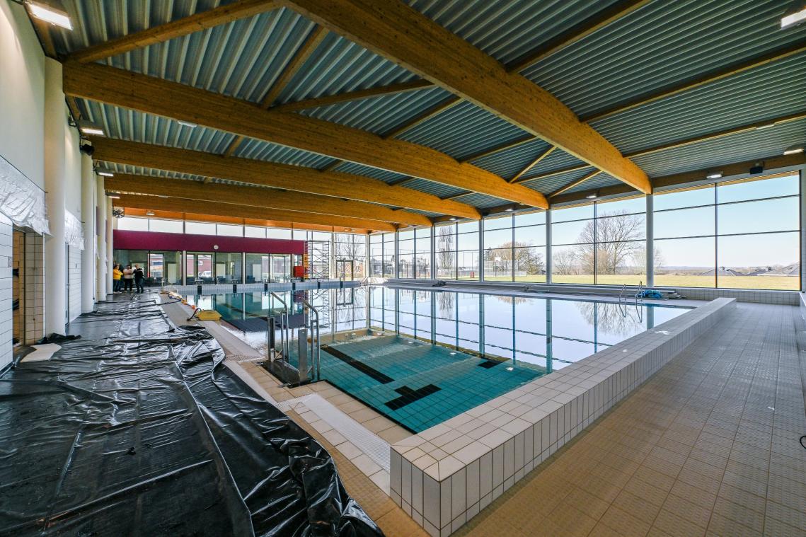 <p>Das Sportbecken ist in der Zwischenzeit zwar wieder befüllt worden, geschwommen wird in Kelmis aber noch nicht.</p>