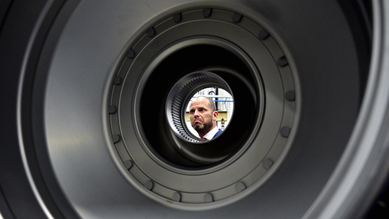 <p>Theo Francken (hier bei einem Besuch der Rüstungsfabrik Safran in Herstal): „Größte Investition in die Verteidigung seit 40 Jahren“</p>