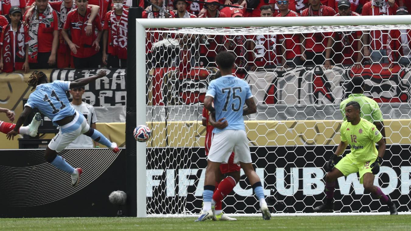 <p>Doku trifft in der 42. Minute nach einer Ecke von Folden für ManCity zum 2:0 gegen Wydad AC.</p>