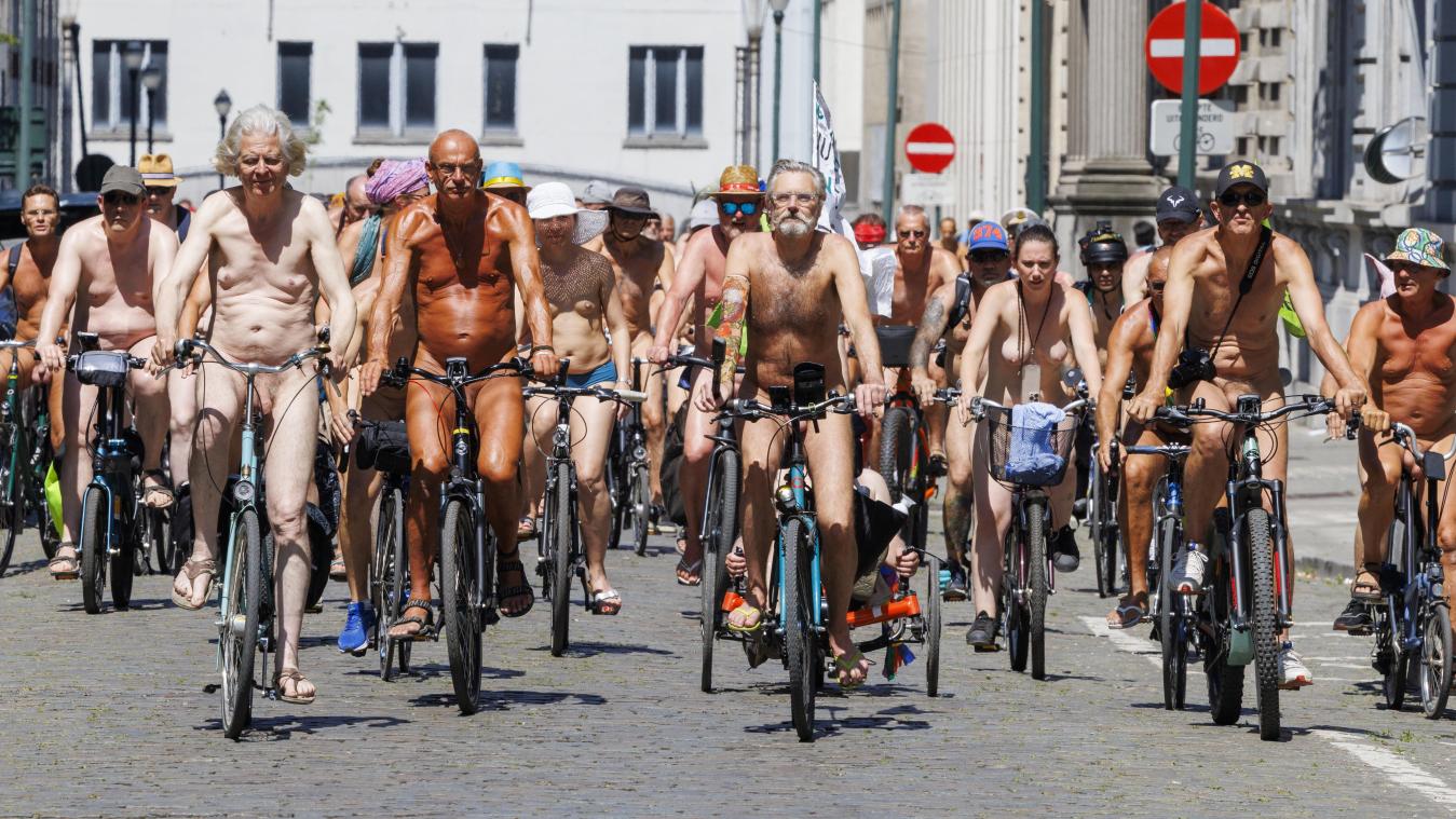 <p>Nackt, laut und wütend: Fahrrad-Demo zog am Samstag durch Brüssel.</p>