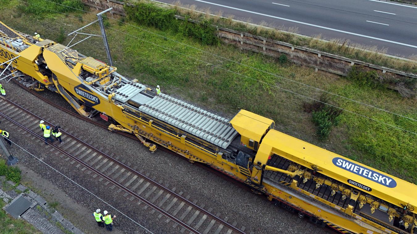 <p>Infrabel erneuert das Gleisbett der Hochgeschwindigkeitslinie Löwen–Lüttich.</p>