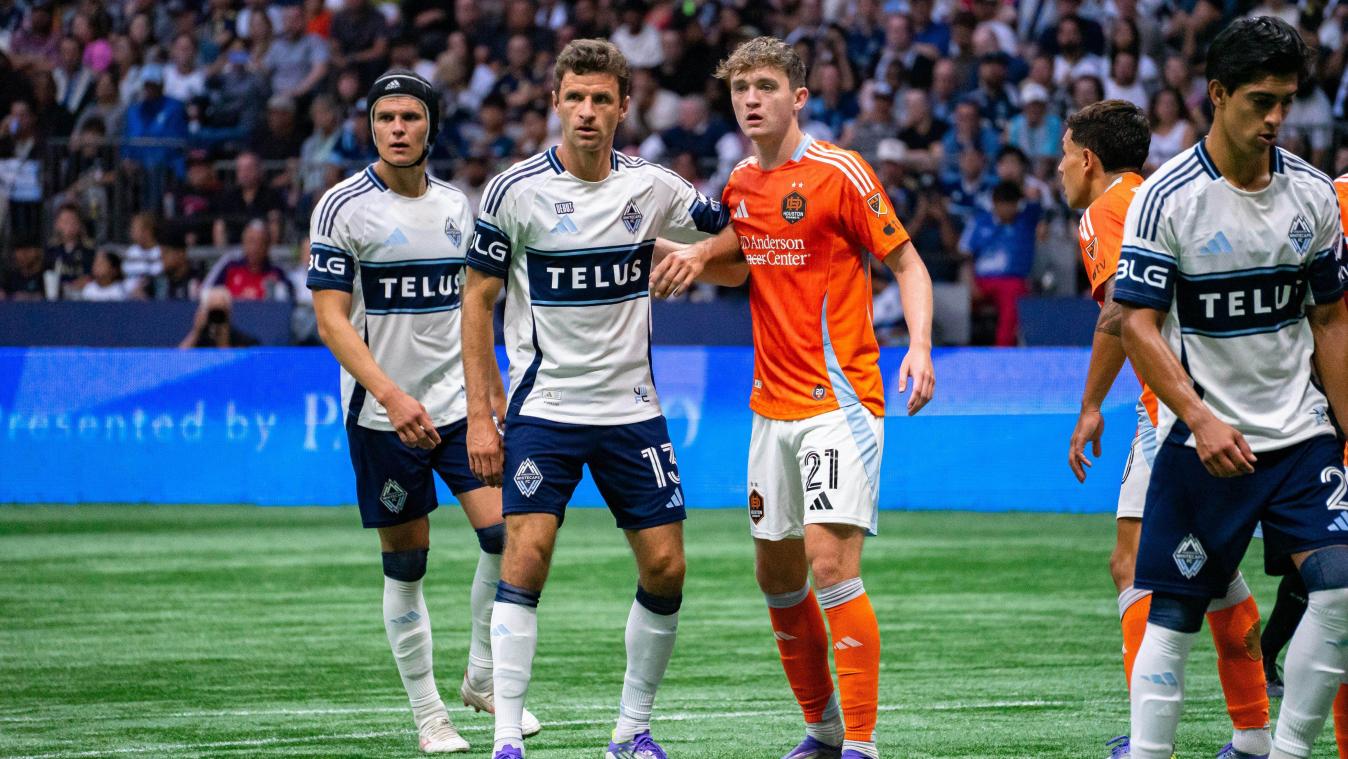 <p>Thomas Müller (Mitte) feierte sein Debüt für Vancouver.</p>