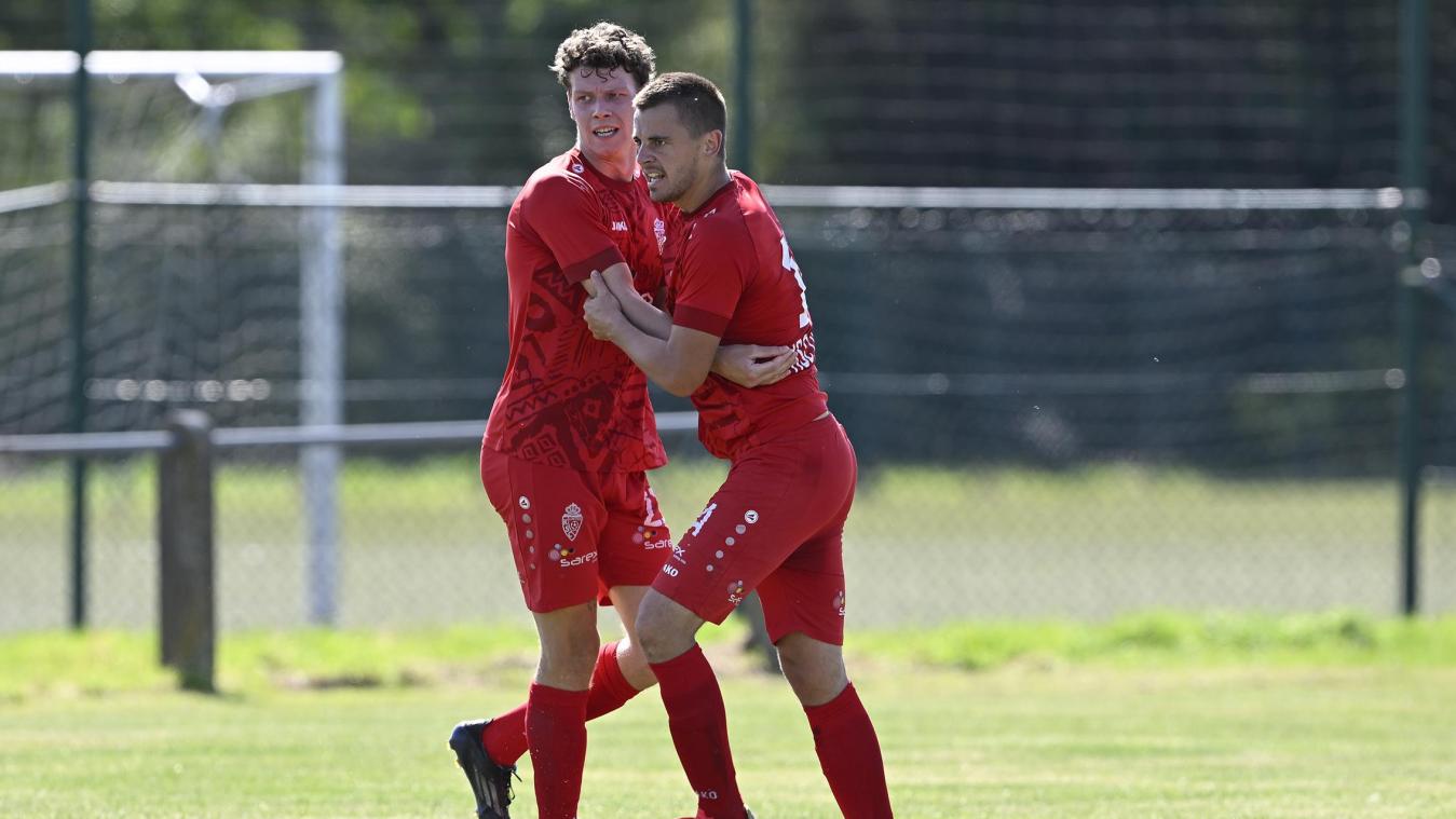 <p>Pierre Schmitz (rechts) brachte Lontzens Sieg auf den Weg.</p>